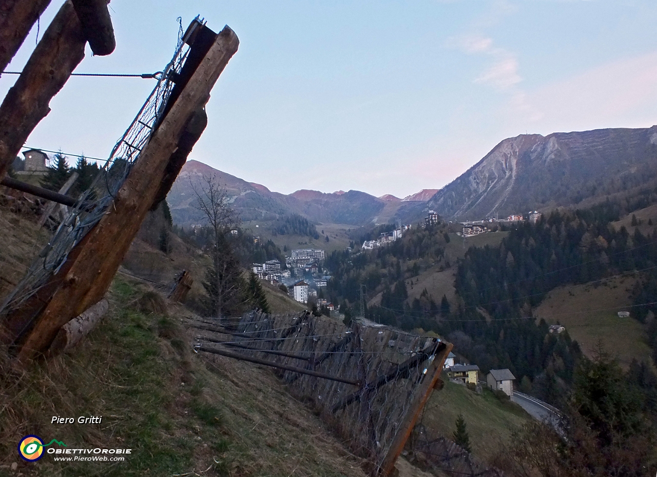 99 passiamo tra paravalanghe....JPG